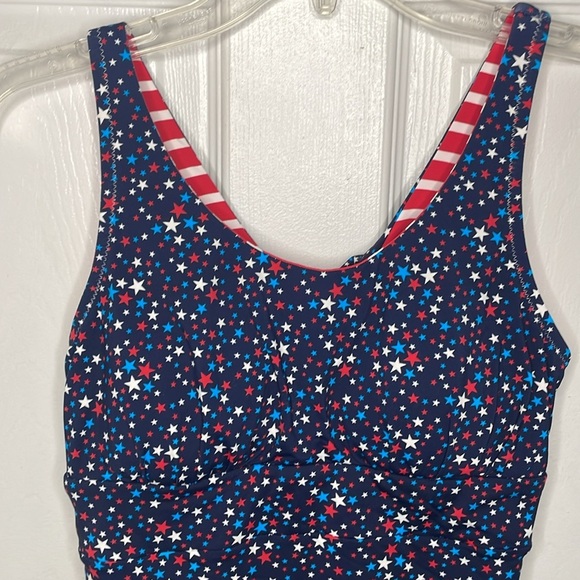 Lands' End UPF 50 Reversible Scoopneck One-Piece Swimsuit - Picture 4 of 6